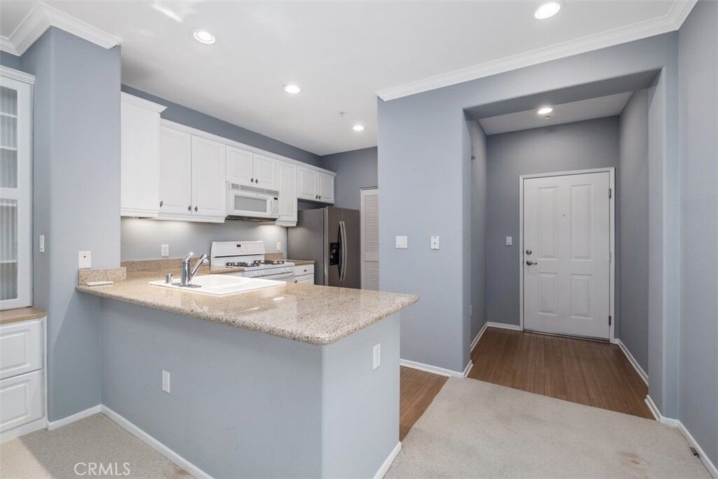Property Photo: 3241 Watermarke CA 92612