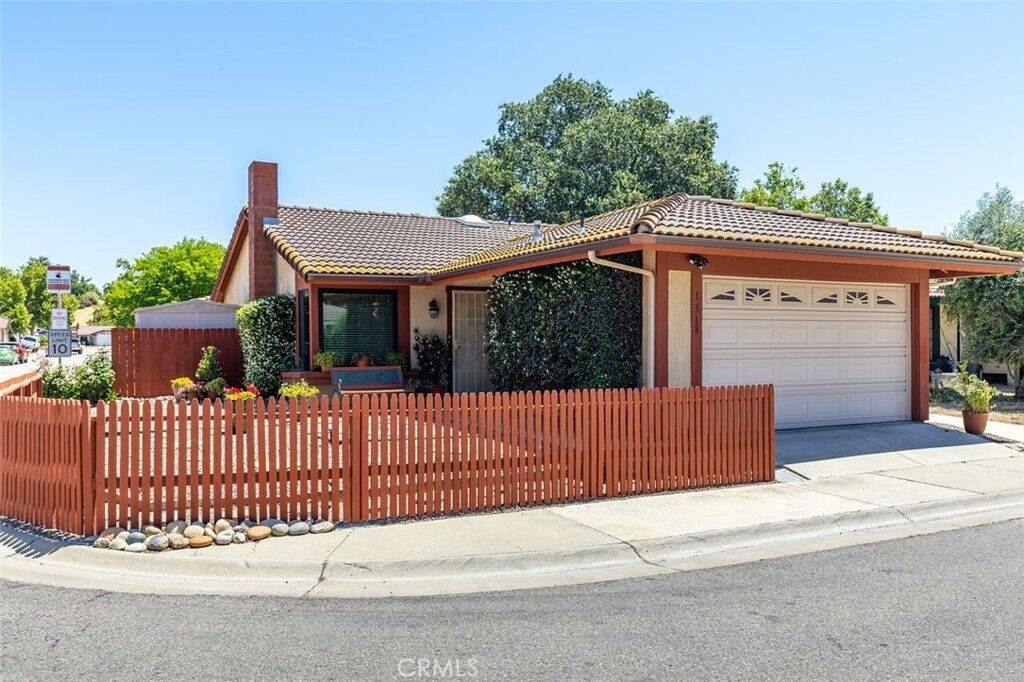Property Photo:  1318 Oleander Lane  CA 93446 