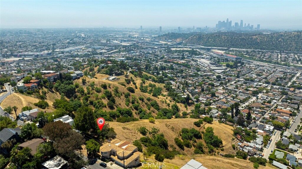 Property Photo:  860 W Avenue 37  CA 90065 