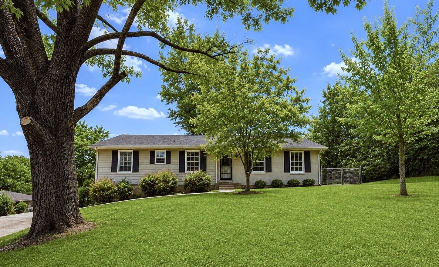 Property Photo:  916 Beacon Dr  TN 37043 