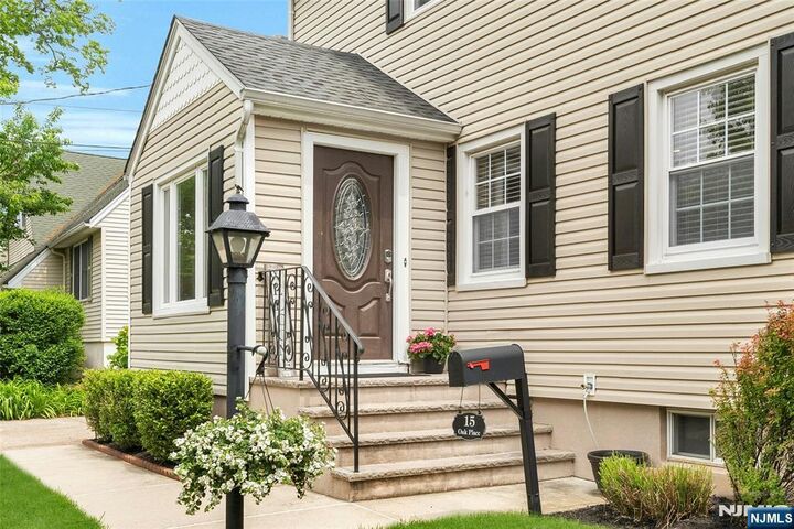 Property Photo:  15 Oak Place  NJ 07506 