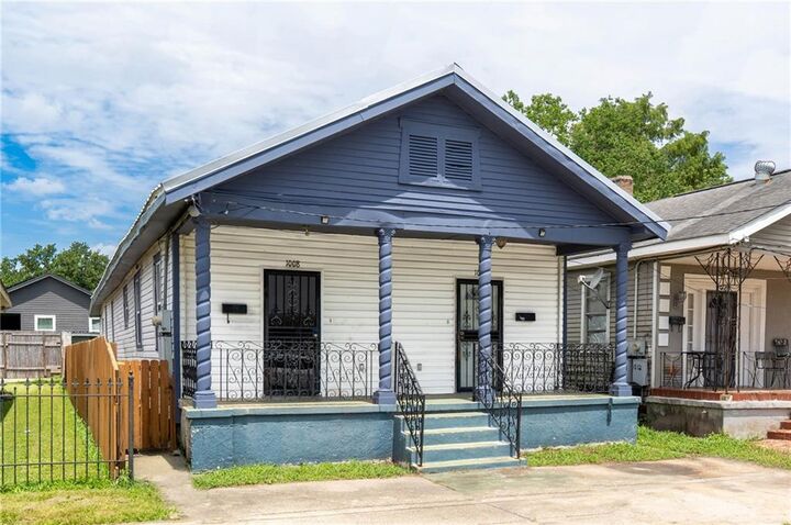 Property Photo:  1008 10 Charbonnet Street  LA 70117 