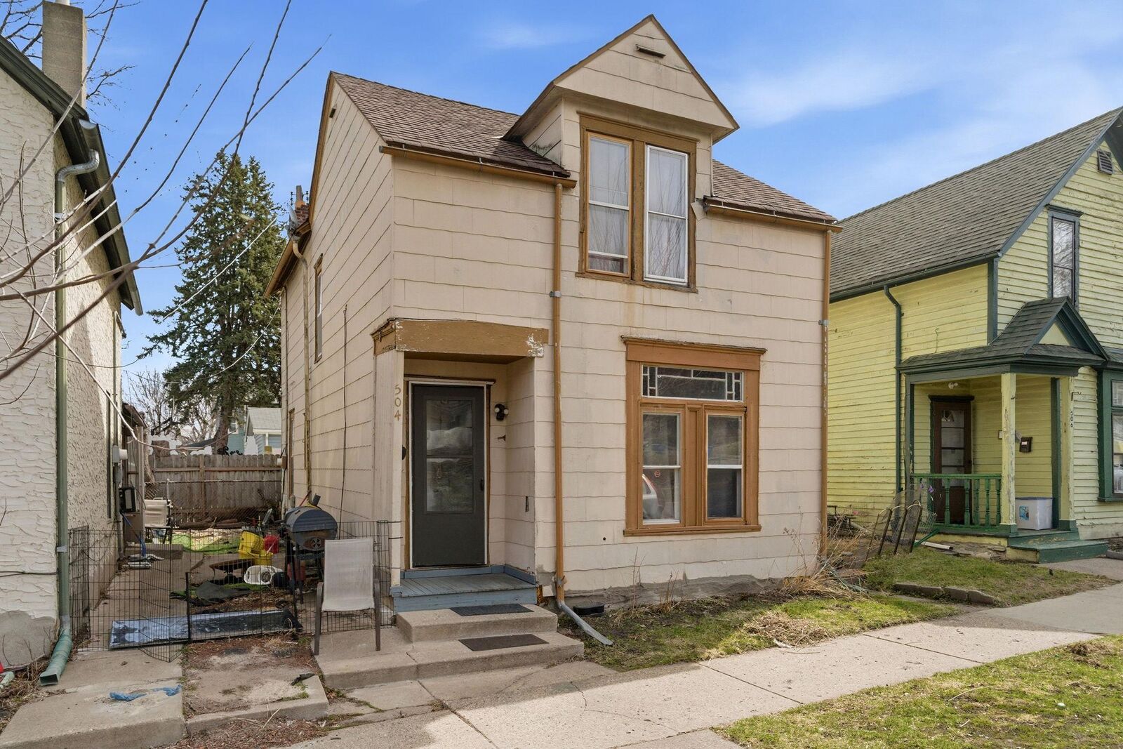 Property Photo:  504 Bellows Street  MN 55107 