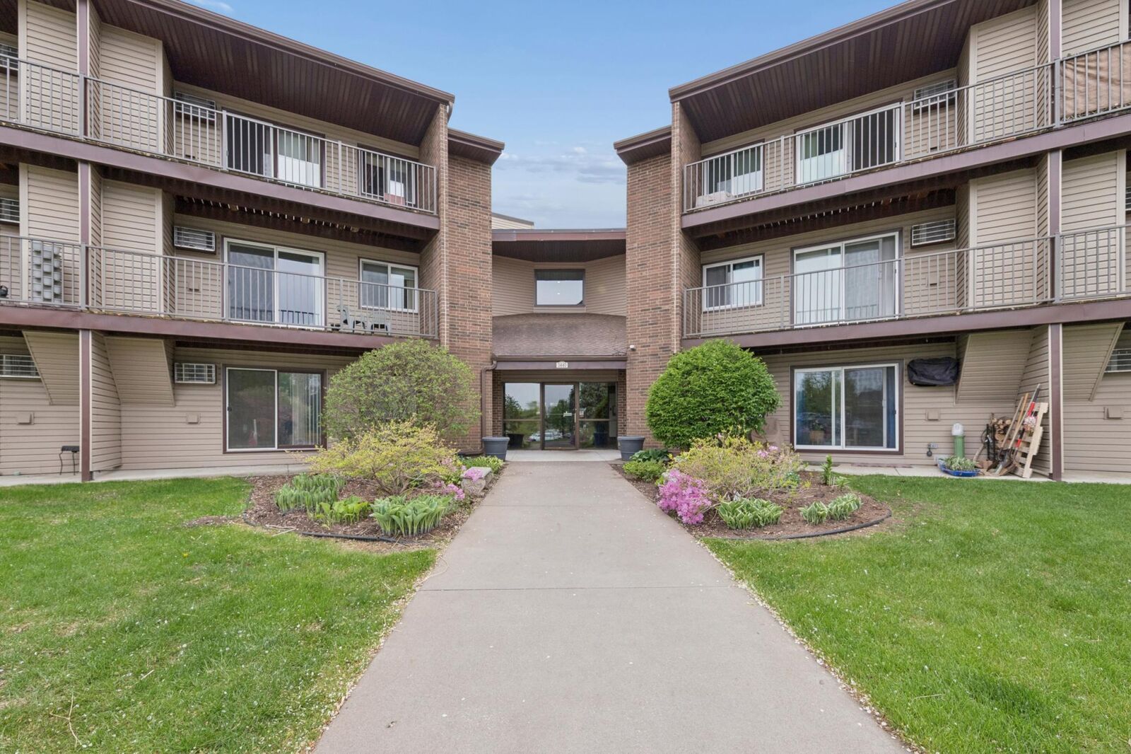 Property Photo:  3440 Golfview Drive 121  MN 55123 