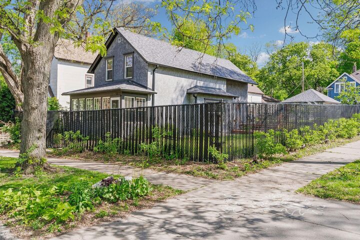 Property Photo:  350 Maple Street  MN 55106 