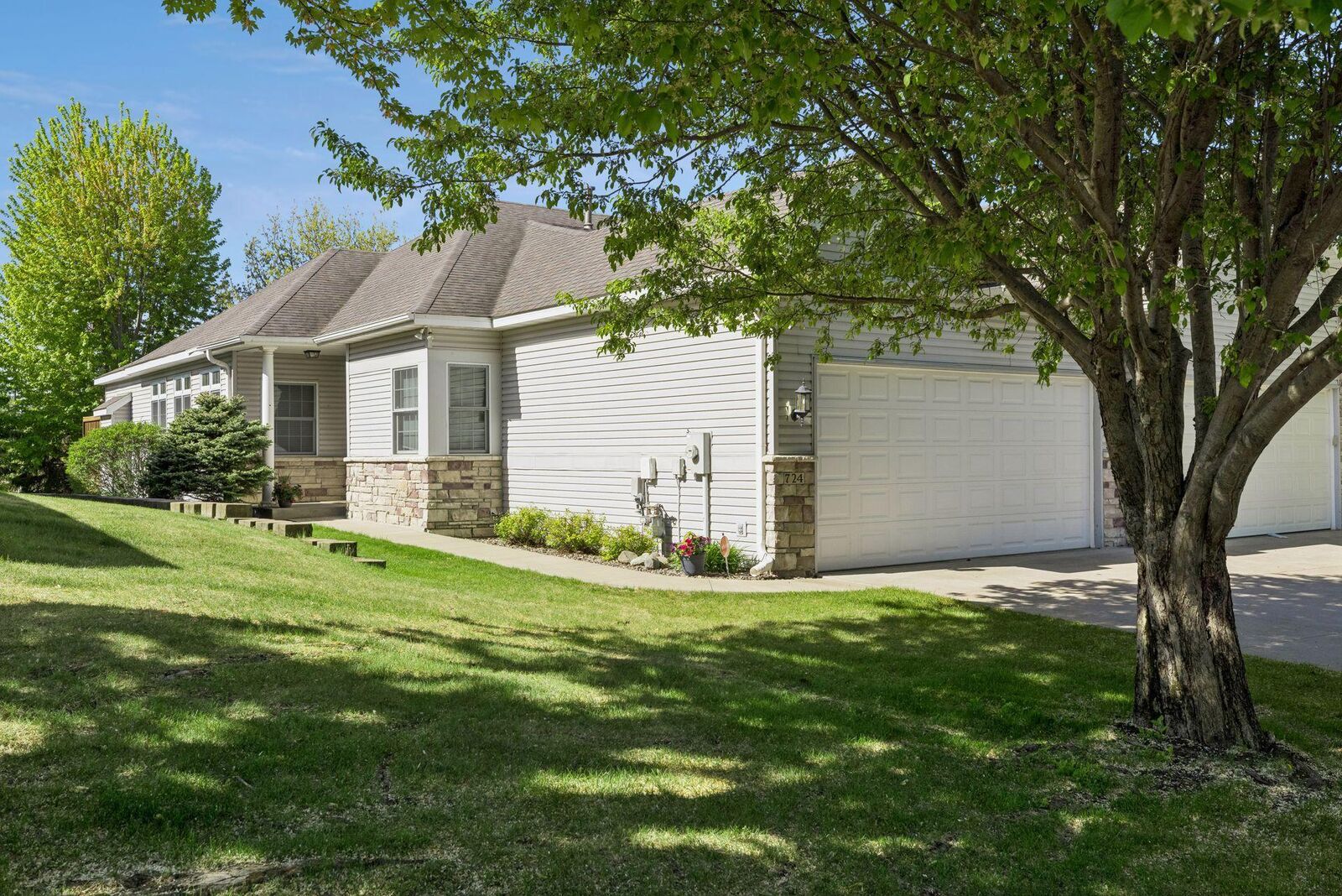 Property Photo: 724 Gilfillan Lane MN 55127