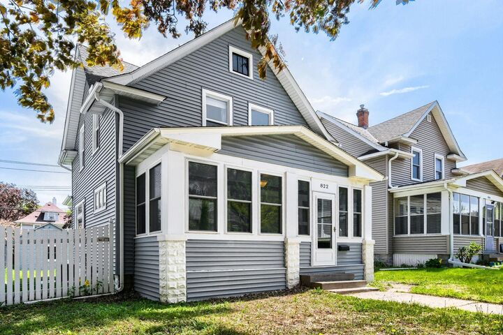 Property Photo:  822 Smith Avenue S  MN 55107 