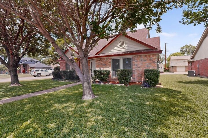 Property Photo:  11801 Avery Lane  TX 75180 