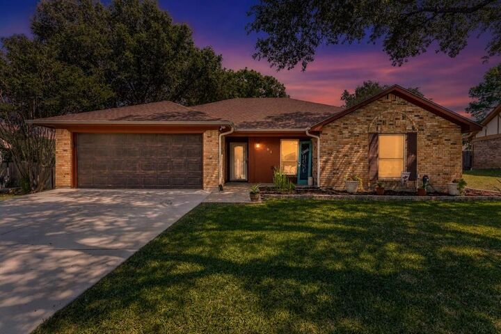Property Photo:  301 Shawnee Trail  TX 76248 