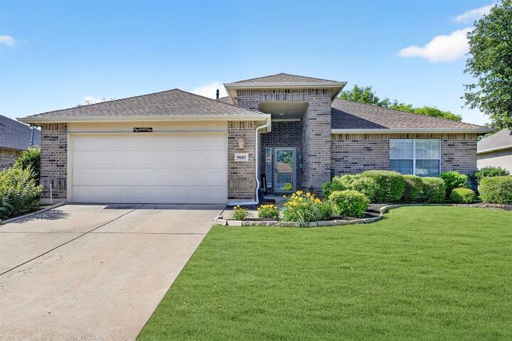 Property Photo:  9605 Rosewood Drive  TX 76207 