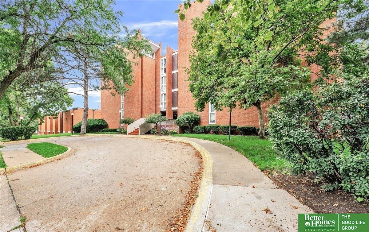 Property Photo:  3702 Jackson Street 105  NE 68105 