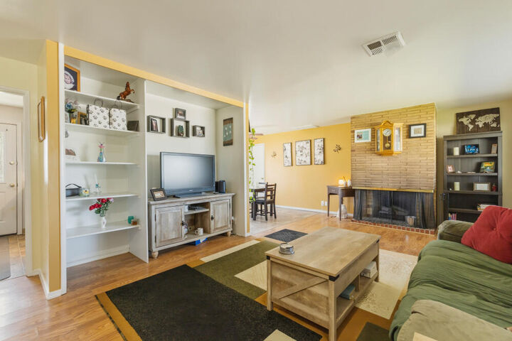 Property Photo:  10521 Kincheloe Avenue  OR 97603 
