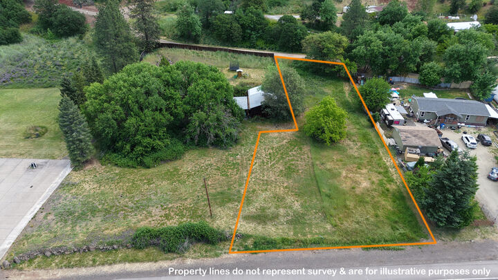 Property Photo:  20140 Highway 62  OR 97539 