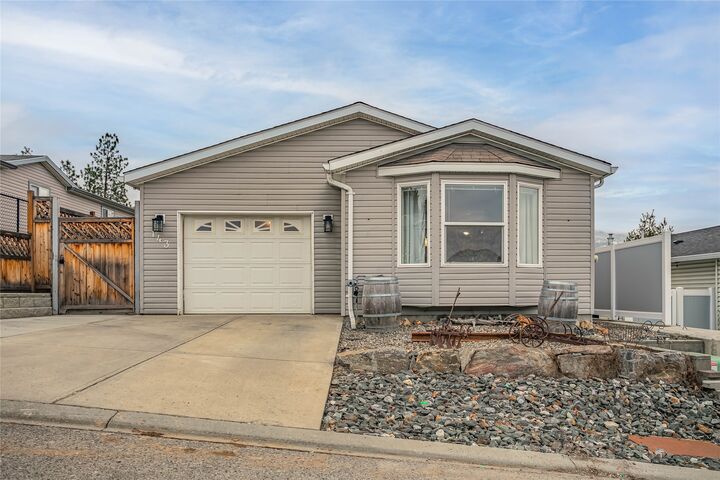Property Photo: 2550 Hollywood Road N 143 BC V1V 2S6