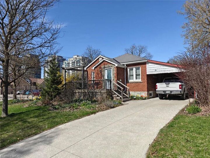 Property Photo:  18 Dunbar Road S  ON N2L 2E1 