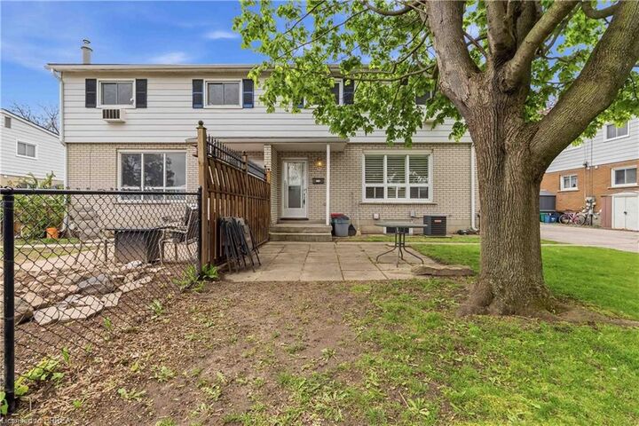 Property Photo:  51 Metcalfe Crescent C  ON N3R 2L7 