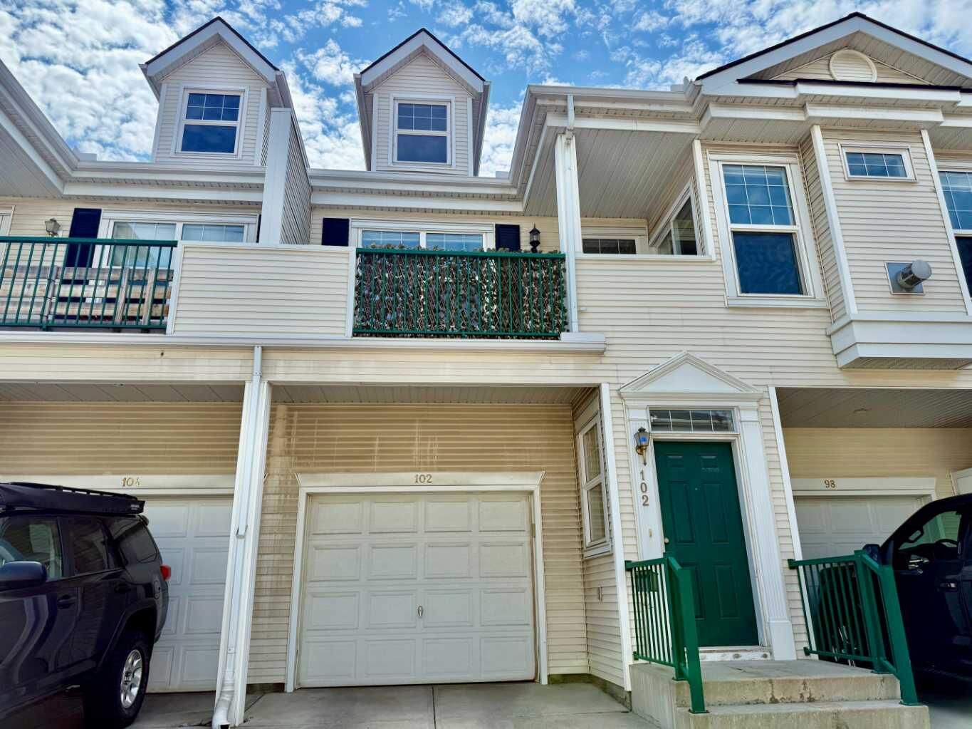 Property Photo:  102 Prestwick Gardens SE  AB T2Z 3V4 