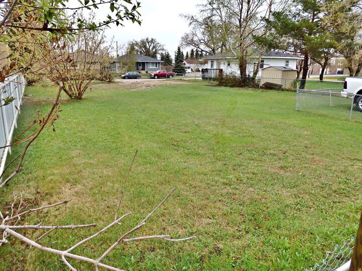 4605 50 Avenue — photo 1
