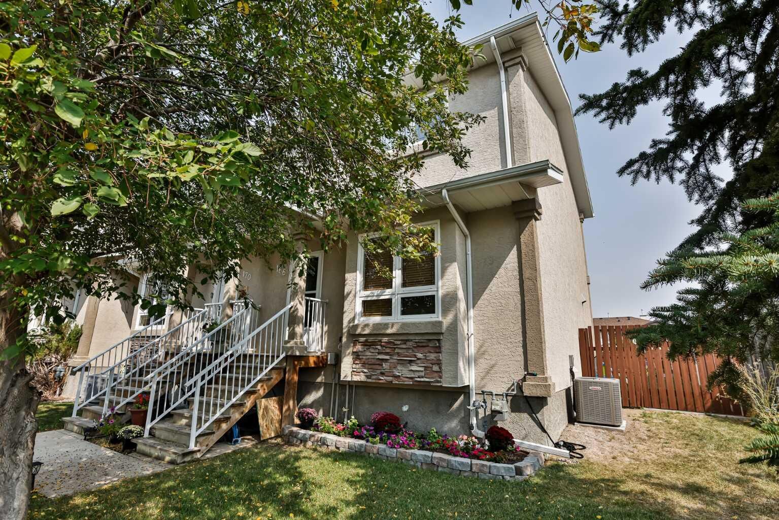 Property Photo:  166 Lynx Cove N  AB T1H 6V5 
