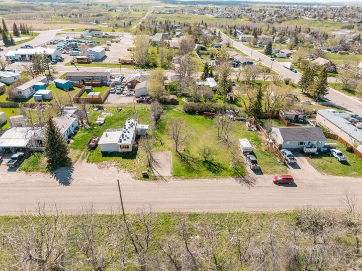 Property Photo:  837 2 Street E  AB T0K 0K0 