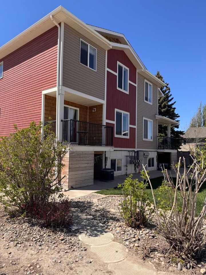 Property Photo: 2931 28 Avenue S AB T1K 6Y4