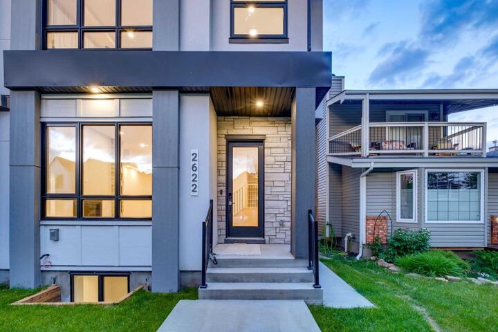 Property Photo:  2622 30 Street SW  AB T3E 2M2 