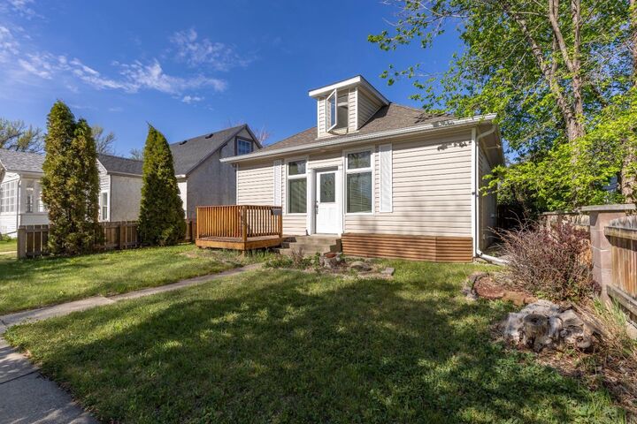 Property Photo:  412 12C Street N  AB T1H 2N1 