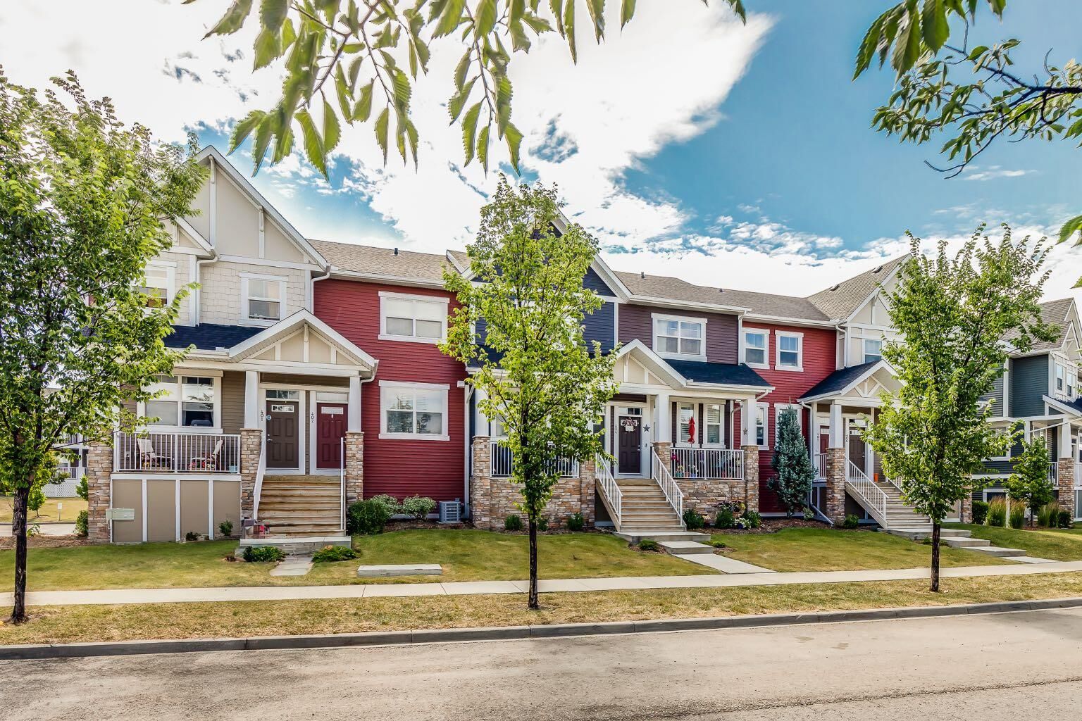 Property Photo:  1225 Kings Heights Way SE 402  AB T4A 0T7 