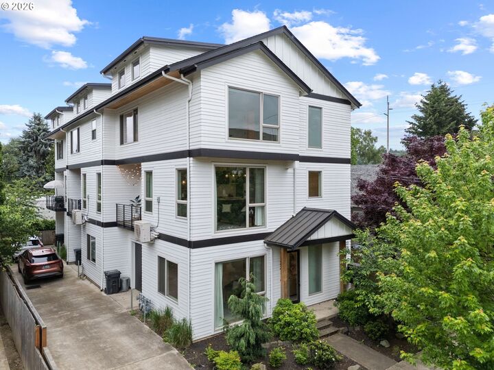 Property Photo:  1122 SE Tenino St  OR 97202 