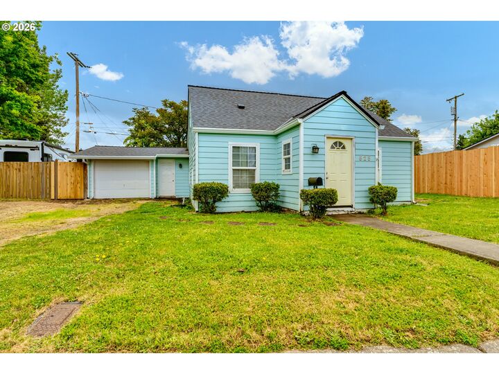 Property Photo: 525 21st St OR 97477