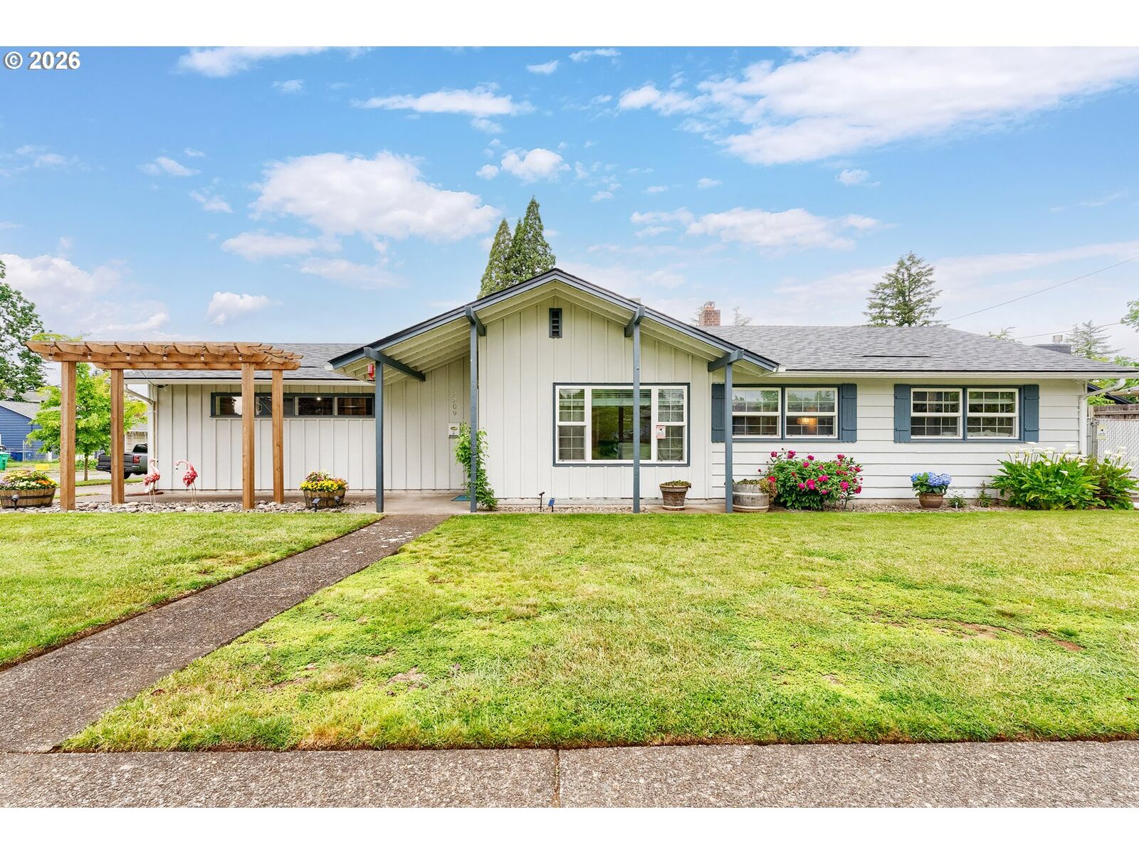 Property Photo:  2209 NE 108th Ave  OR 97220 
