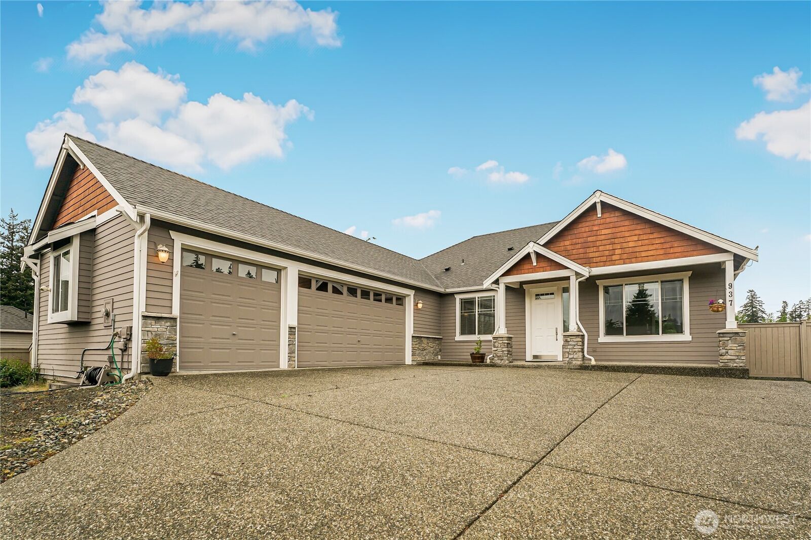 Property Photo: 937 Secord Court WA 98282