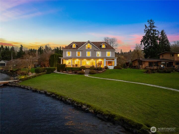 Property Photo:  649 E Lake Sammamish Parkway SE  WA 98074 