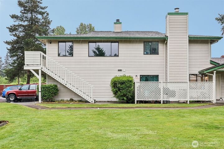 Property Photo: 1606 201st Place SE 9-D WA 98012