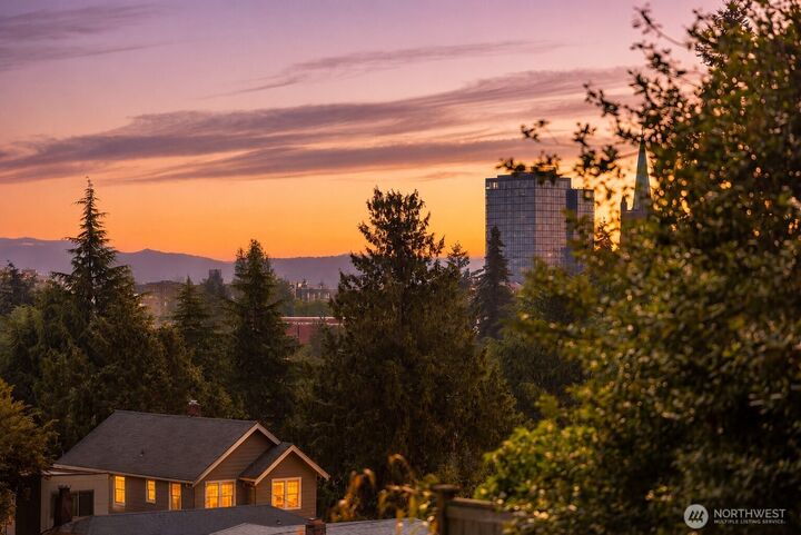 Property Photo:  317 NE 58th Street  WA 98105 
