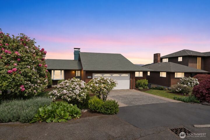 Property Photo:  10468  Forest Avenue S  WA 98178 