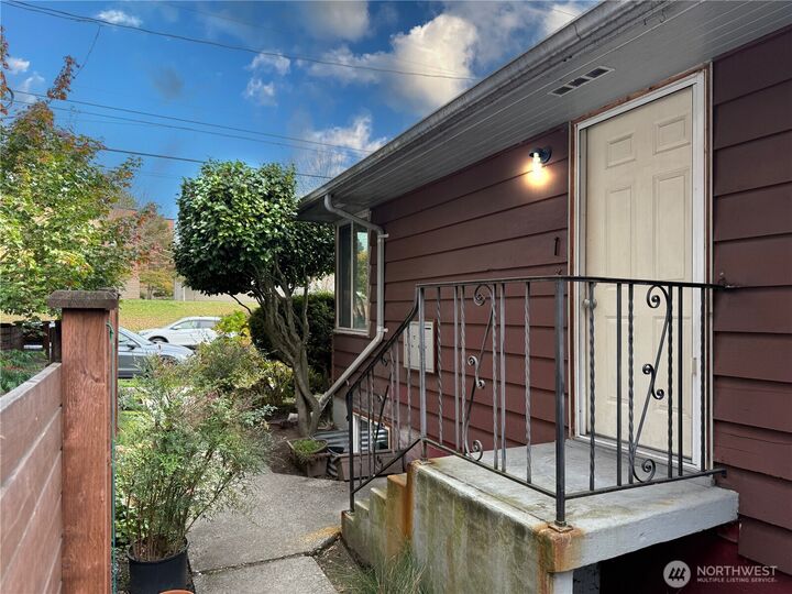 Property Photo:  1409 NW 65th Street 1  WA 98117 