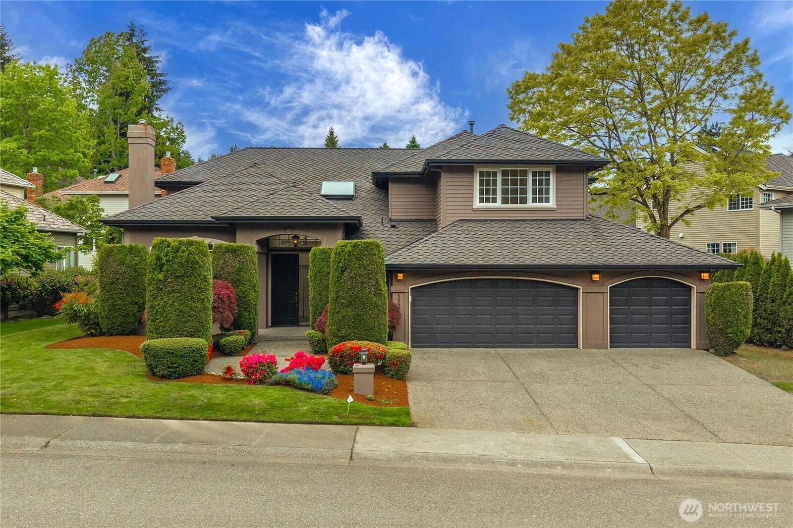 Property Photo:  5869  Mont Blanc Place NW  WA 98027 