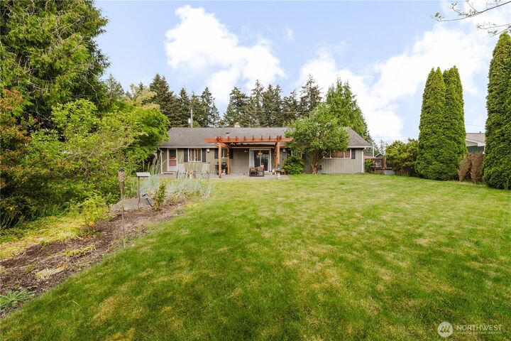 Property Photo: 6850 E Grandview Street WA 98404