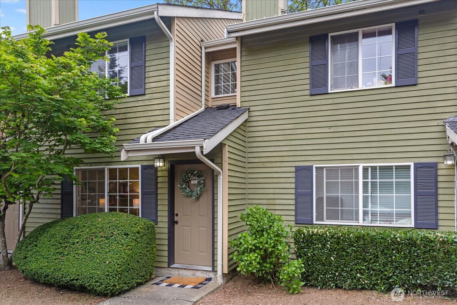 Property Photo:  412  Center Road F3  WA 98204 