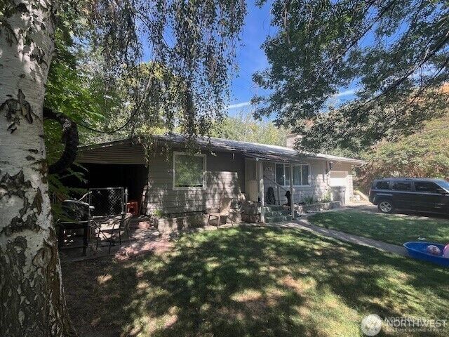 Property Photo:  1822 S Wenatchee Avenue  WA 98801 