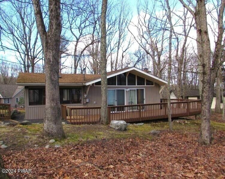 Property Photo: 102 Surrey Lane PA 18428