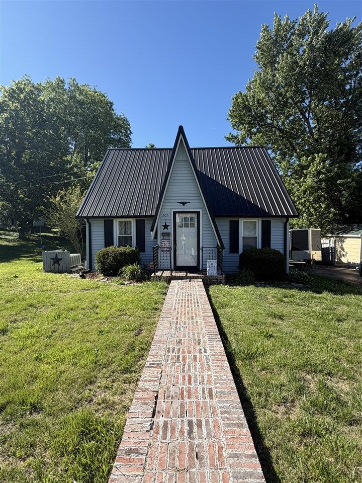 Property Photo:  505 Water Street  KY 42164 