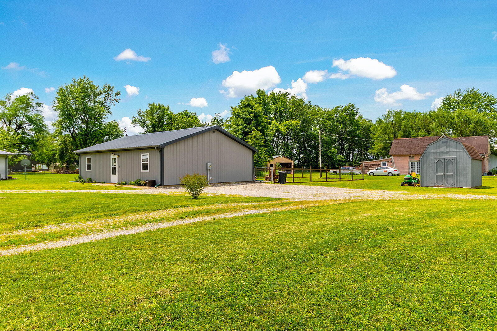 Property Photo:  305 N Morris Ave.  MO 65243 
