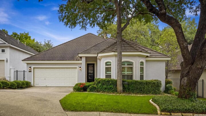 Property Photo:  8 Orsinger Frg  TX 78230 