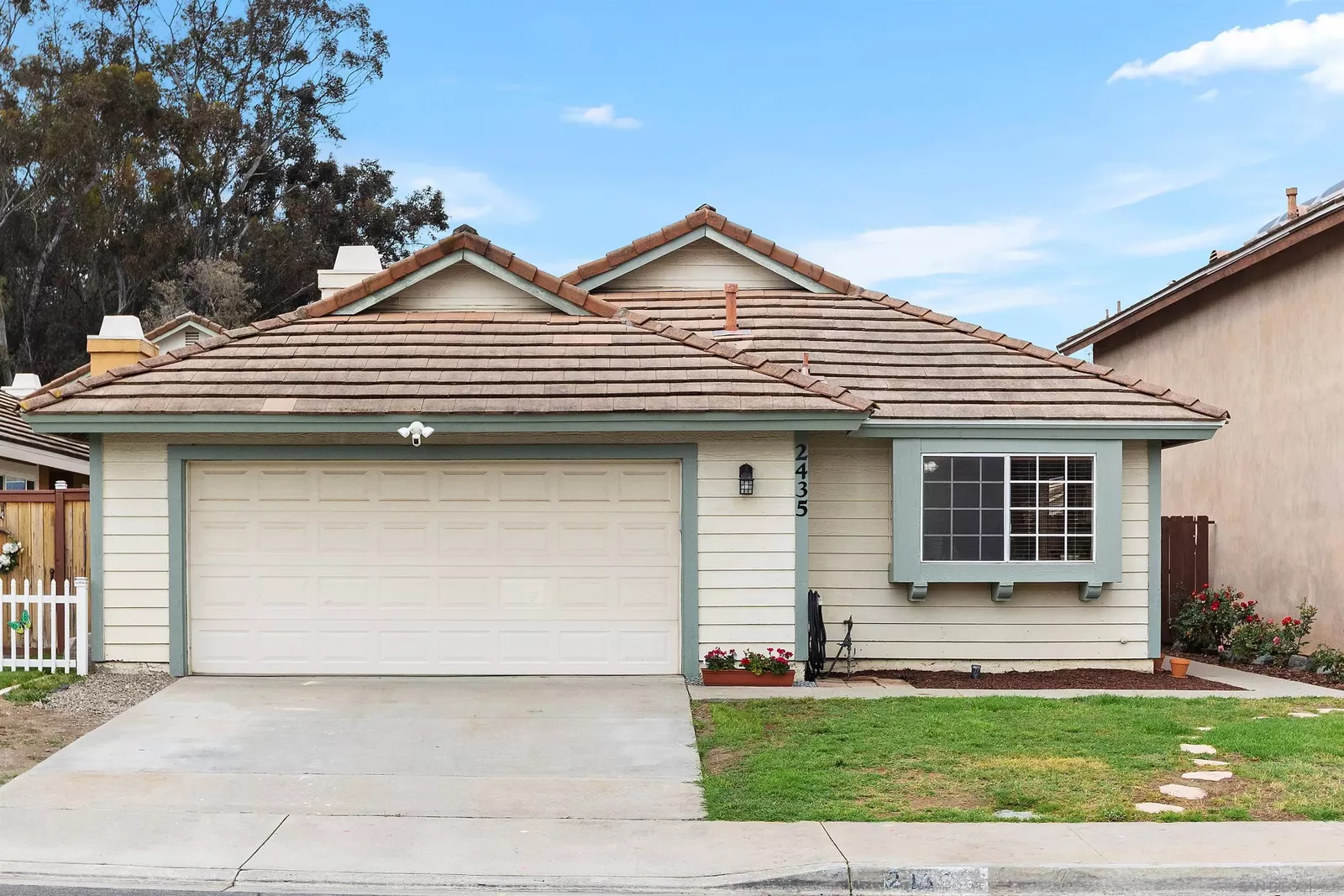 Property Photo: 2435 Heatherwood Ct CA 92026