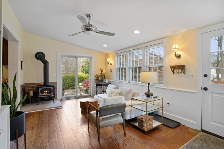 Property Photo:  