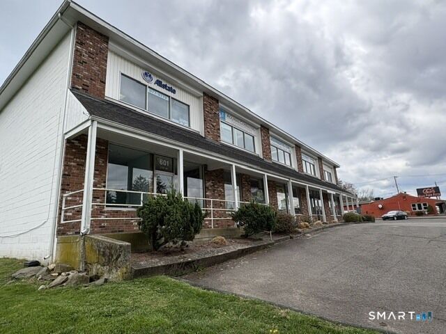 Property Photo: 601 Boston Post Road 5 CT 06460