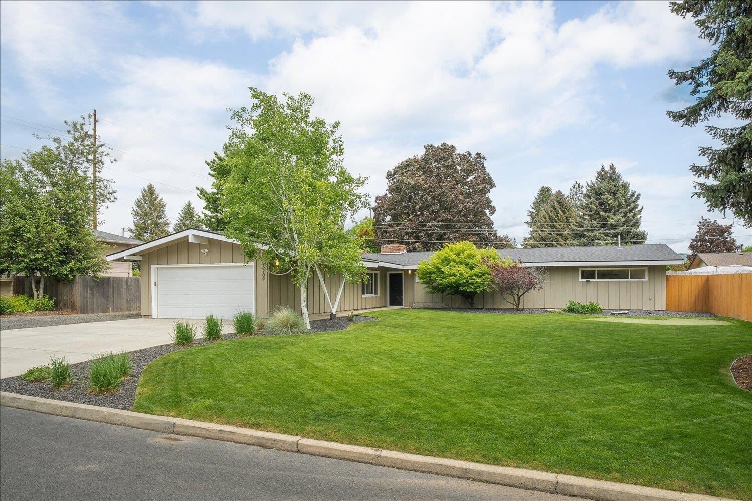 Property Photo:  5709 S Magnolia St  WA 99223 
