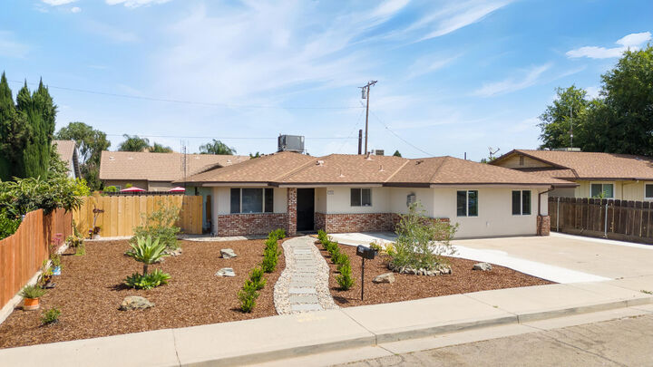 Property Photo:  634 W Theta Avenue  CA 93257 